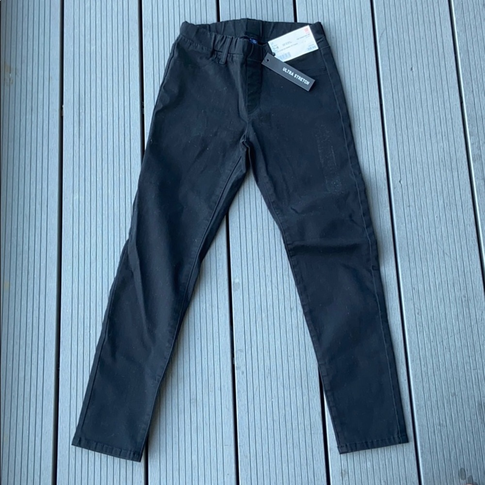 Uniqlo girls ultra stretch black skinny fit pants.